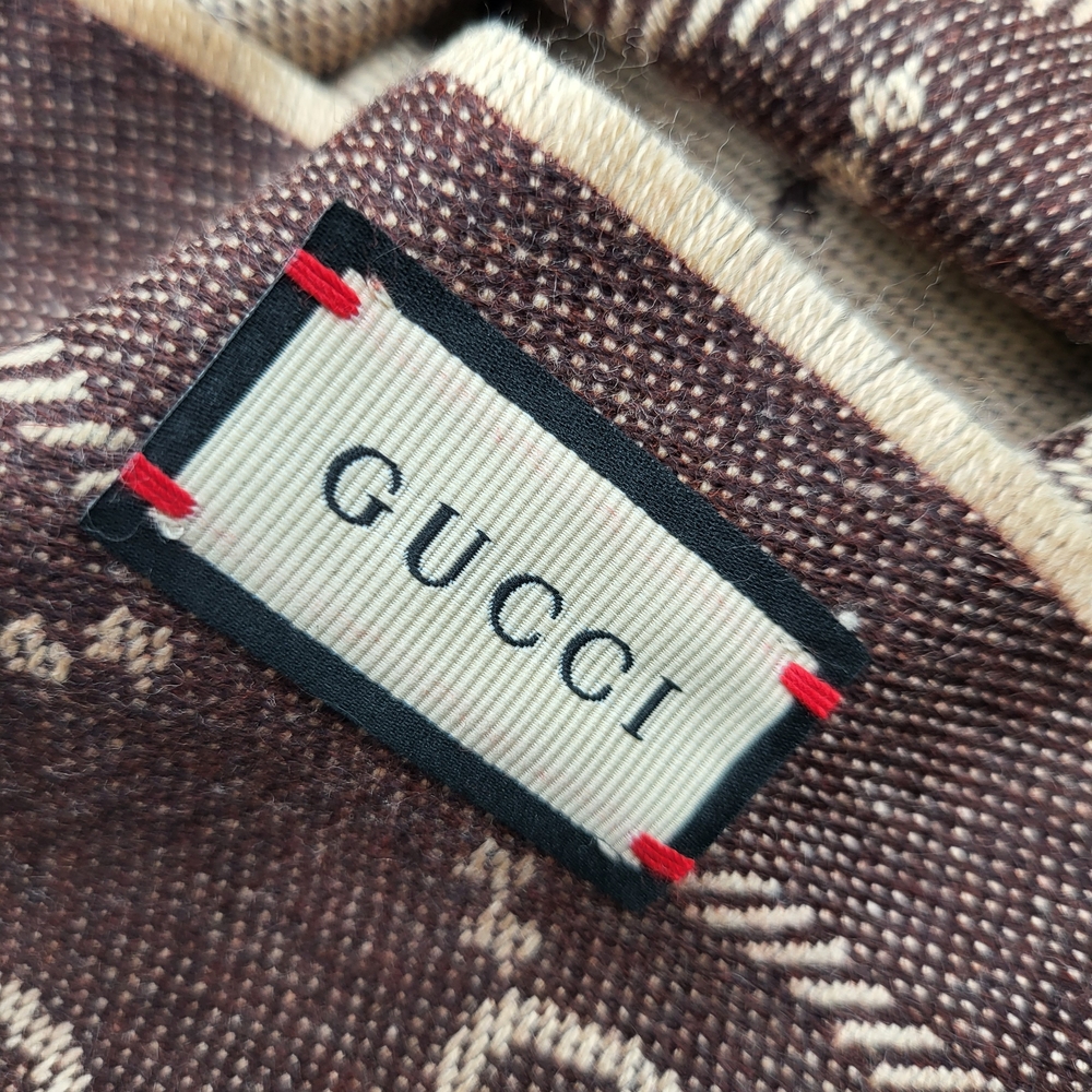 Gucci GG Wool Jacquard Large Scarf Reversible in Chocolate and Beige.. - Picture 4 of 12